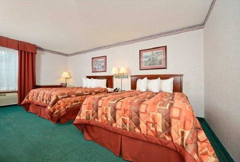 Western Kenosha Hotel 3*