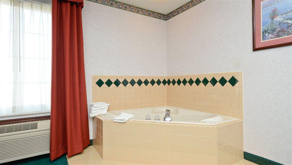 Western Kenosha Hotel 3*